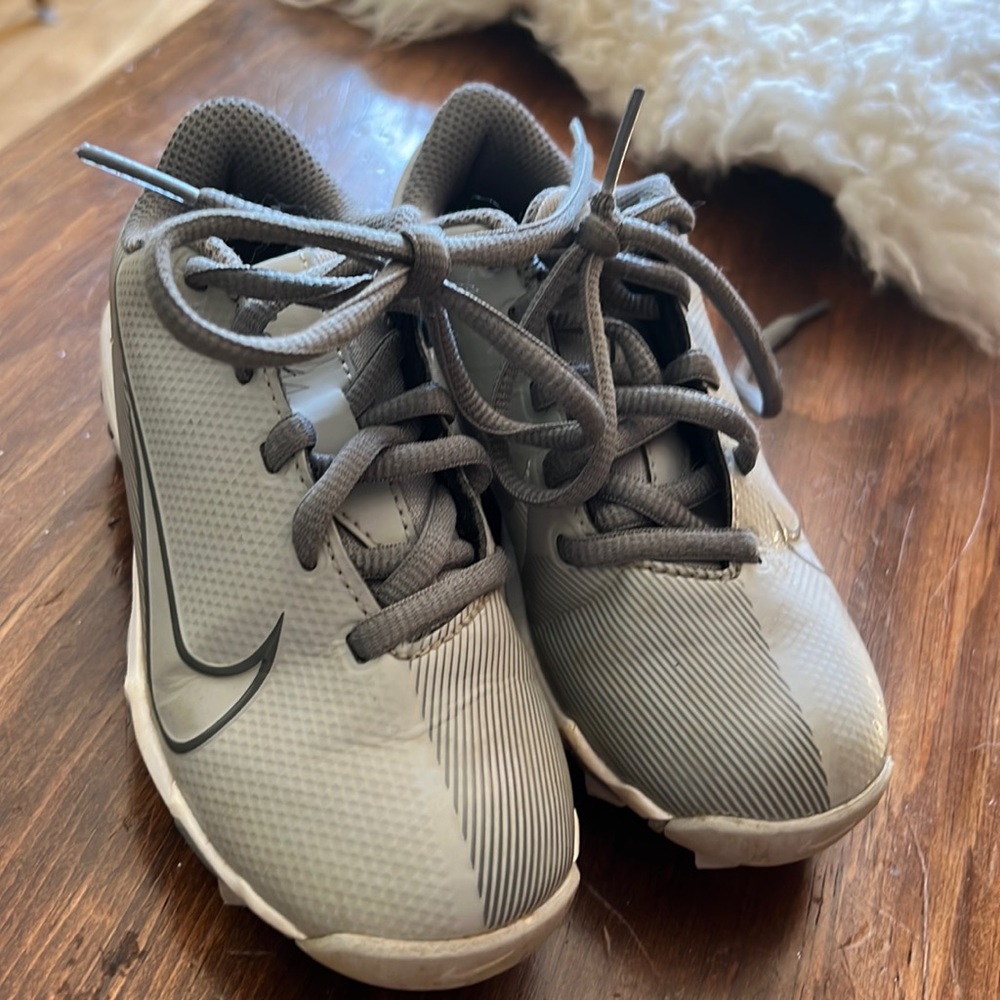 Baseball cleats, EUC, size 10